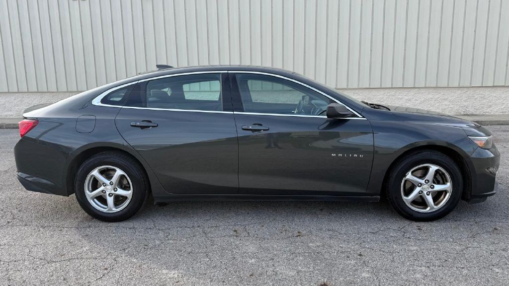 2017 Chevrolet Malibu Image 6
