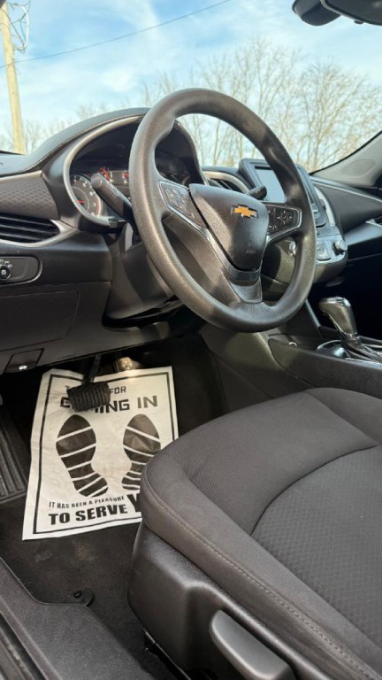 2017 Chevrolet Malibu Image 9