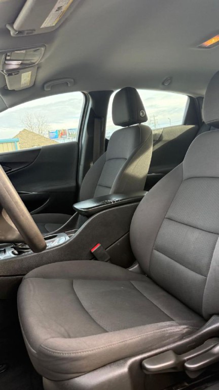 2017 Chevrolet Malibu Image 10