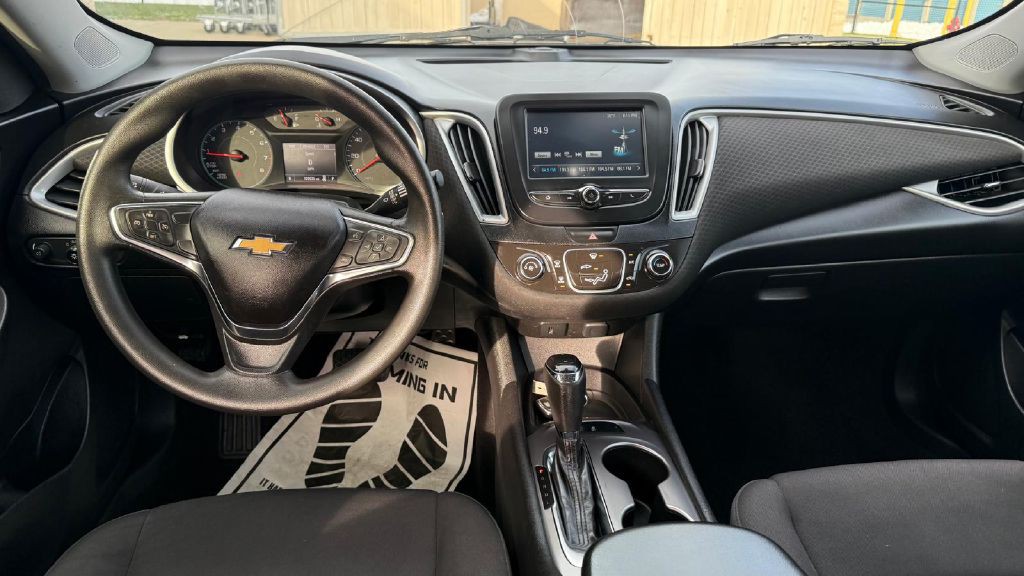 2017 Chevrolet Malibu Image 12