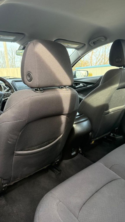 2017 Chevrolet Malibu Image 13