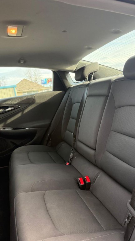 2017 Chevrolet Malibu Image 14