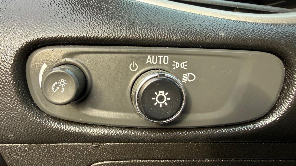 2017 Chevrolet Malibu Image 19