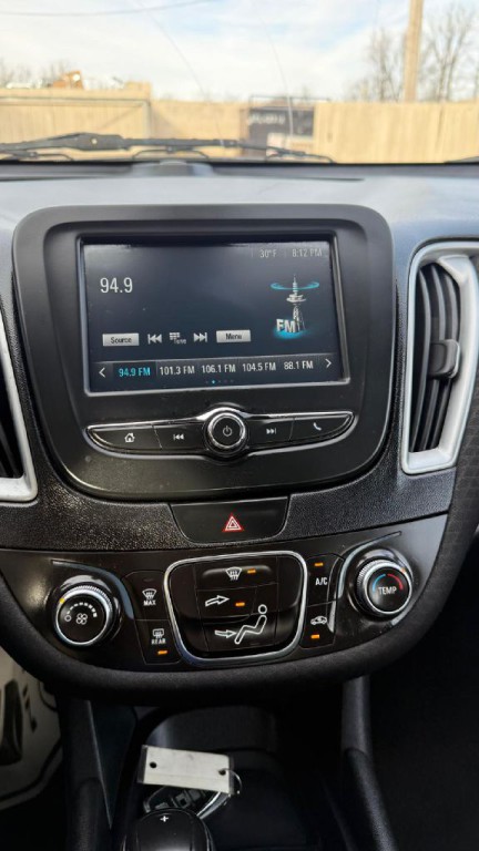 2017 Chevrolet Malibu Image 21