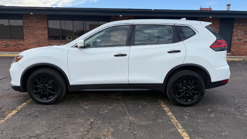 2017 Nissan Rogue Image 2