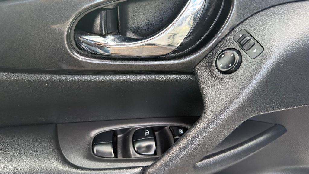 2017 Nissan Rogue Image 11