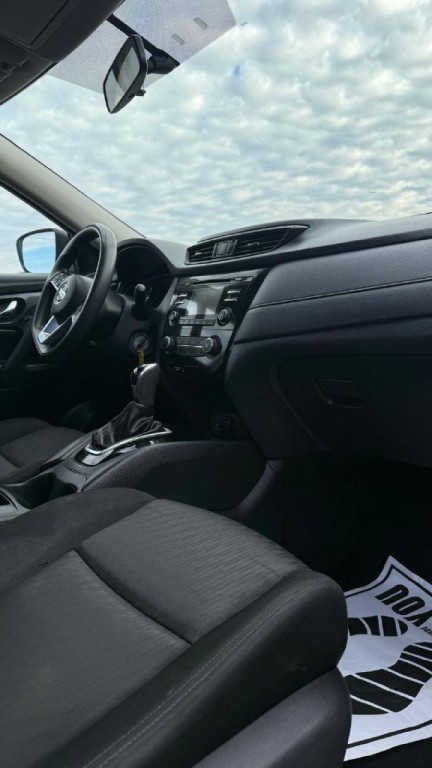 2017 Nissan Rogue Image 16