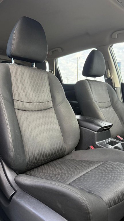 2017 Nissan Rogue Image 17