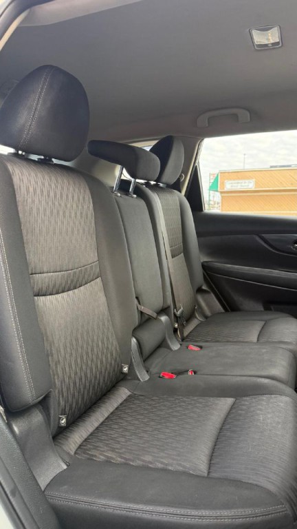 2017 Nissan Rogue Image 18