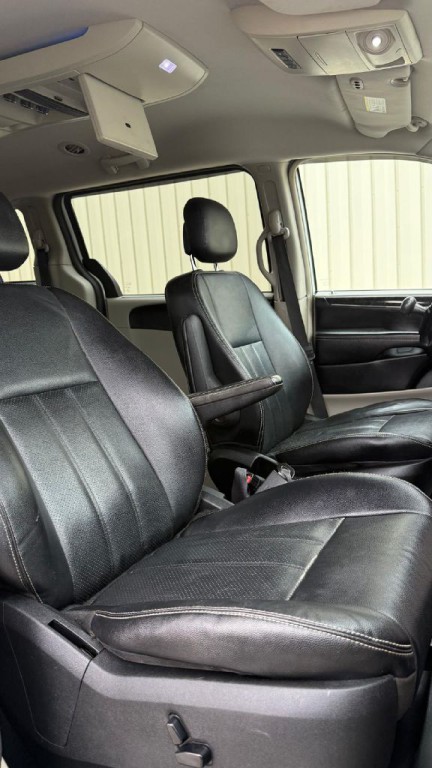 2014 Chrysler Town & Country Image 19