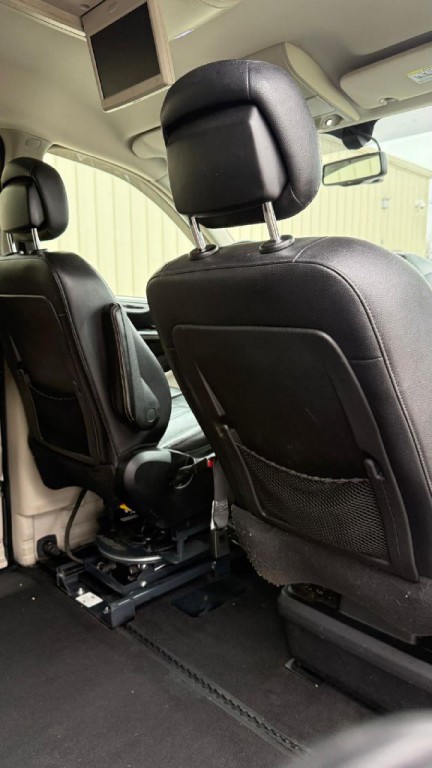 2014 Chrysler Town & Country Image 20