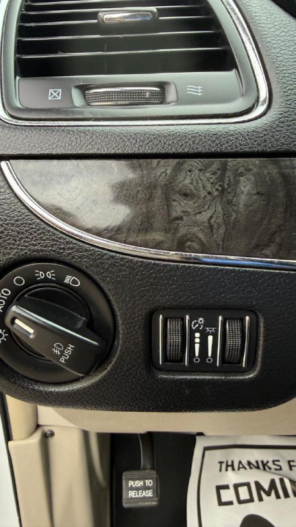 2014 Chrysler Town & Country Image 23