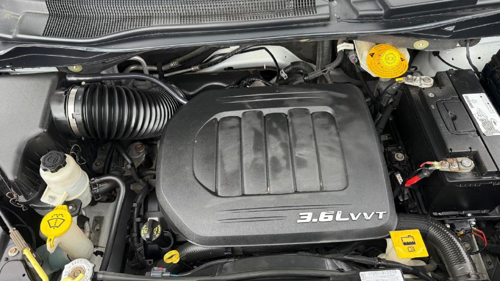 2014 Chrysler Town & Country Image 27