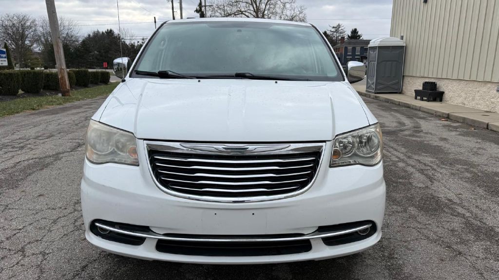 2014 Chrysler Town & Country Image 9