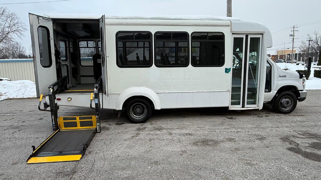 2019 Ford Econoline Image 2