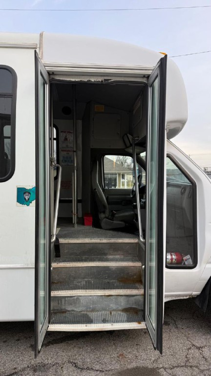 2019 Ford Econoline Image 13