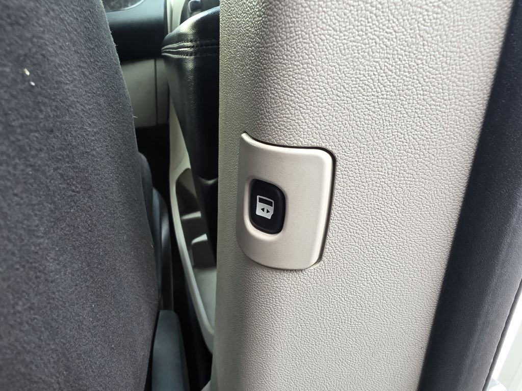 2012 Dodge Grand Caravan Image 28