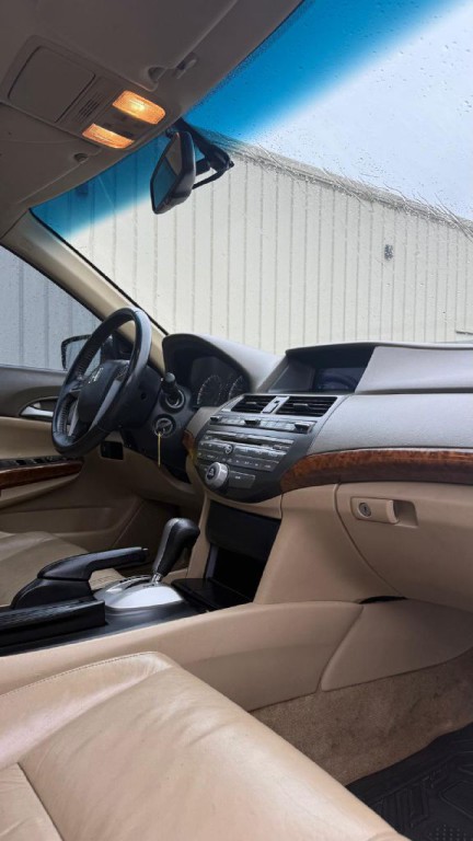 2010 Honda Accord Image 16