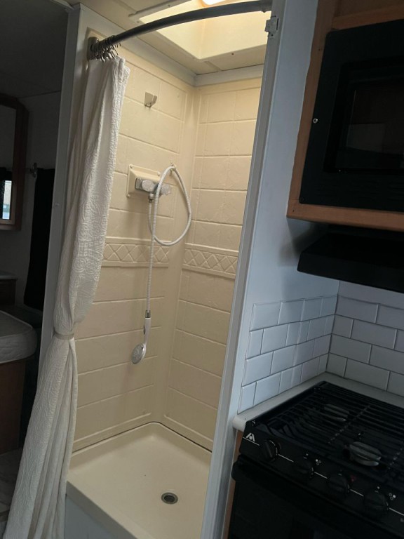 2011 Ford Econoline Image 8