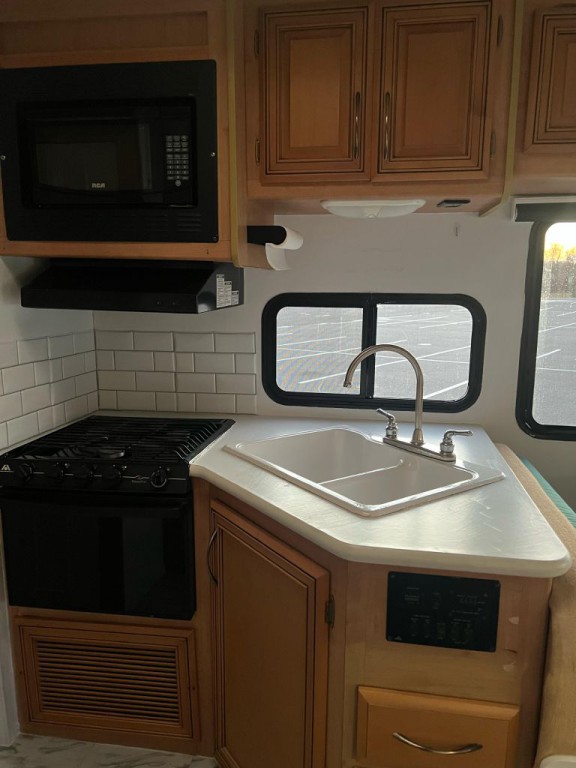 2011 Ford Econoline Image 10