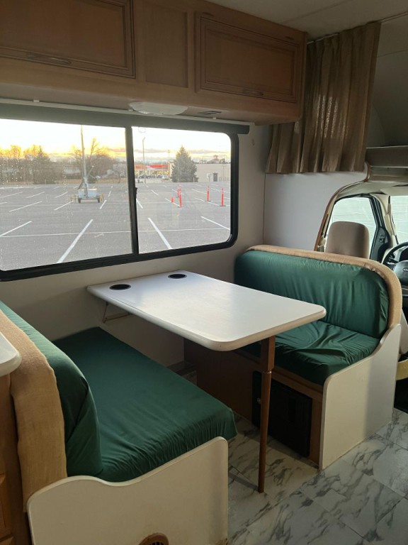 2011 Ford Econoline Image 11