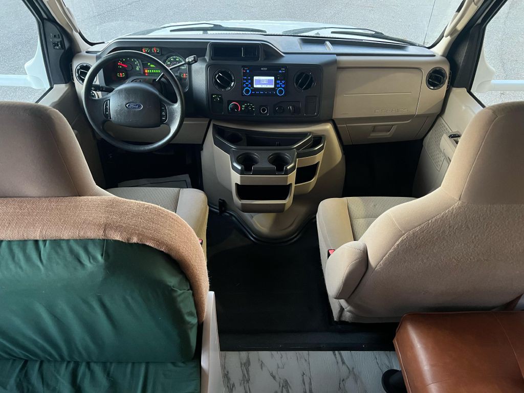 2011 Ford Econoline Image 17