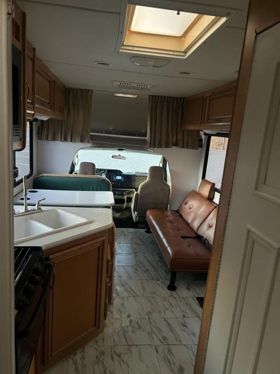 2011 Ford Econoline Image 18