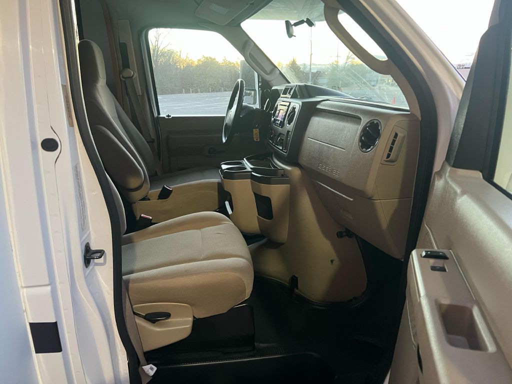 2011 Ford Econoline Image 21