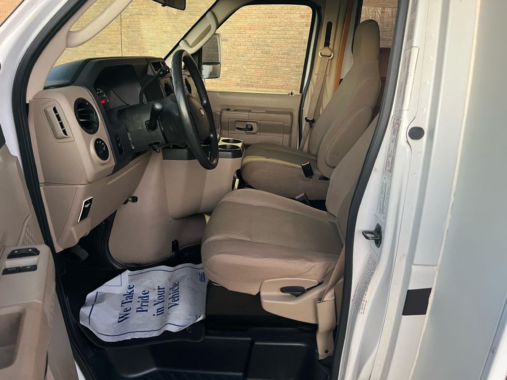 2011 Ford Econoline Image 23