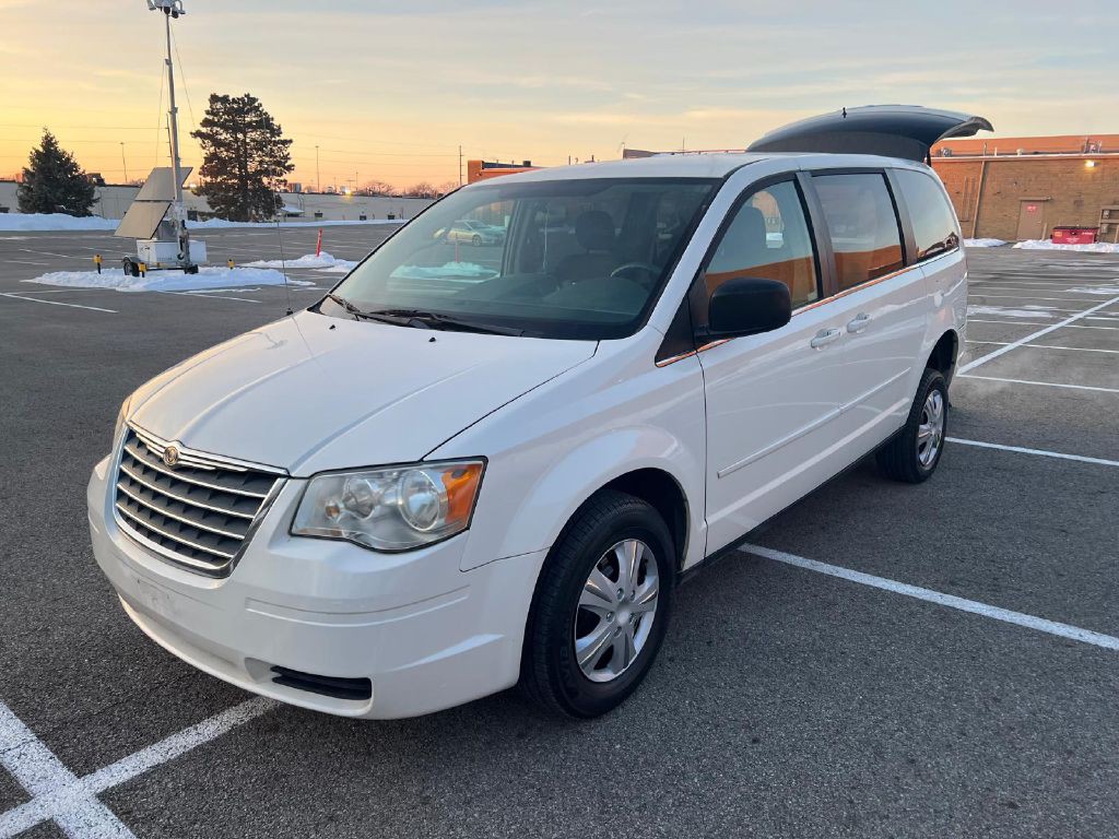 2009 Chrysler Town & Country Image 8