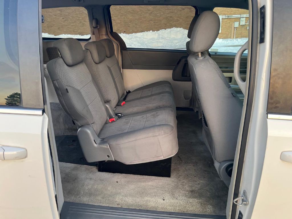 2009 Chrysler Town & Country Image 16