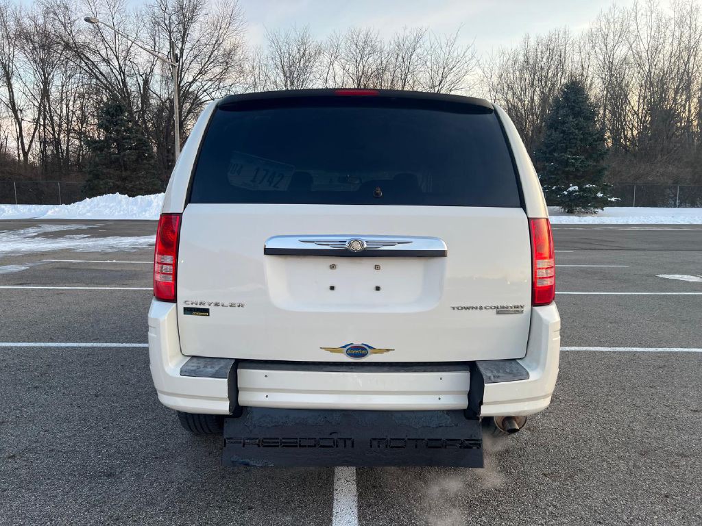 2009 Chrysler Town & Country Image 23