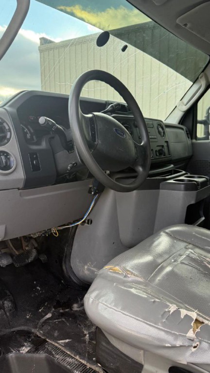 2012 Ford Econoline Image 9