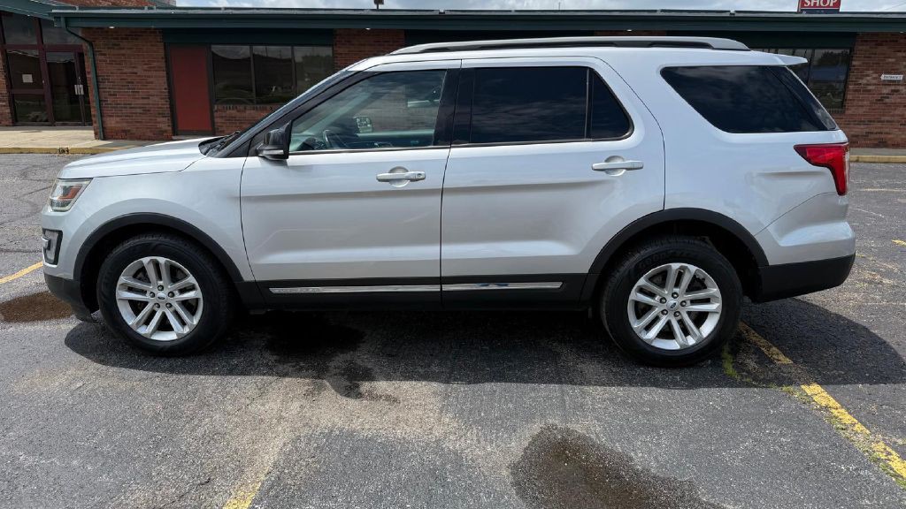 2017 Ford Explorer Image 2