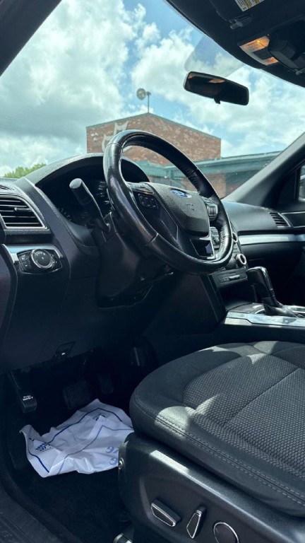 2017 Ford Explorer Image 9