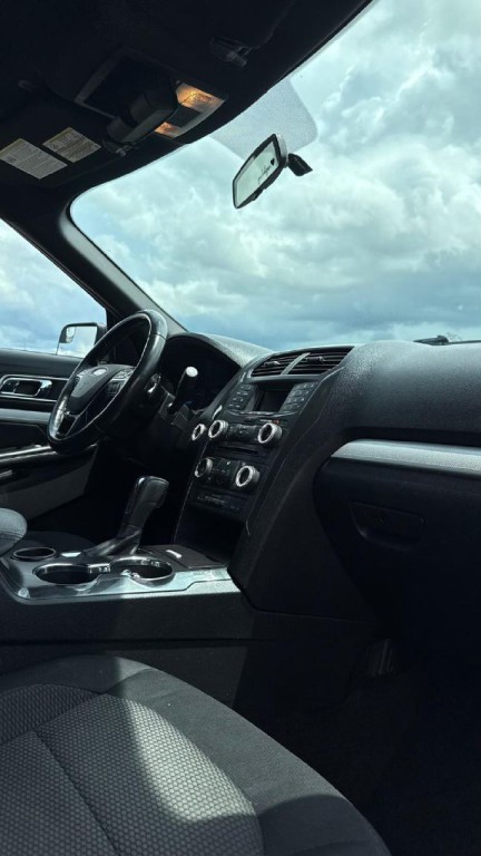 2017 Ford Explorer Image 17