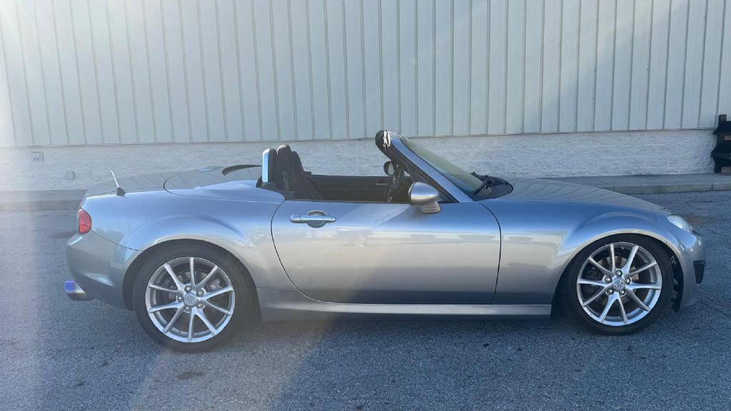 2010 Mazda MX-5 Miata Image 2