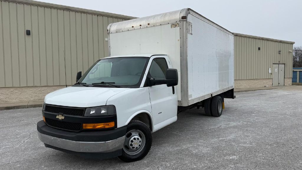 2018 Chevrolet Express Image 1