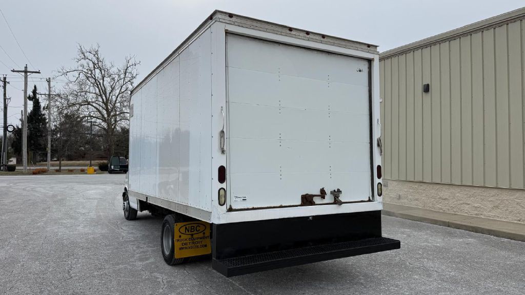 2018 Chevrolet Express Image 3