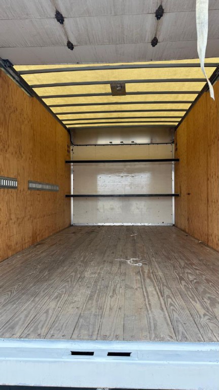 2018 Chevrolet Express Image 6