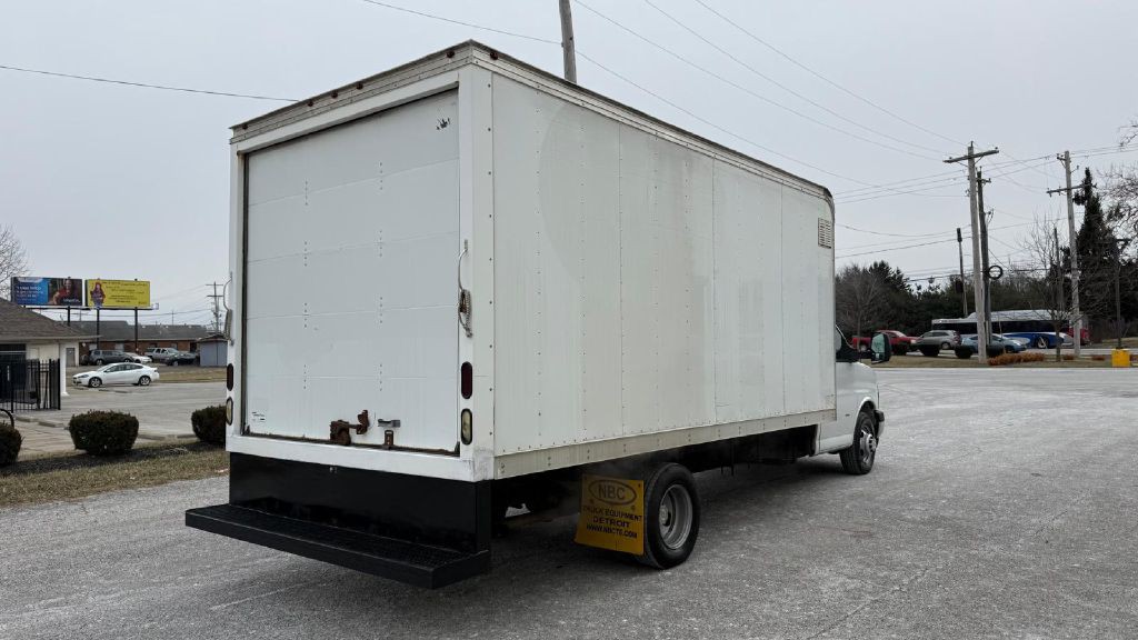 2018 Chevrolet Express Image 7