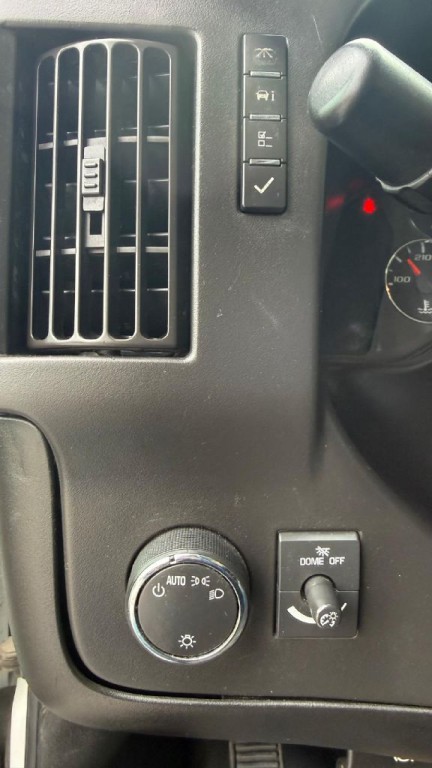 2018 Chevrolet Express Image 16