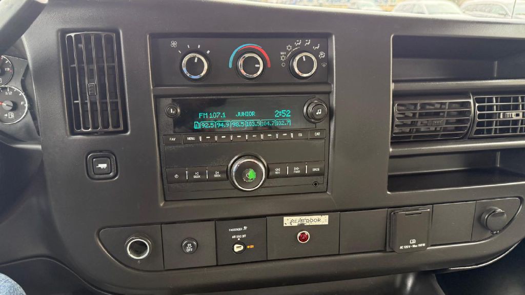 2018 Chevrolet Express Image 17