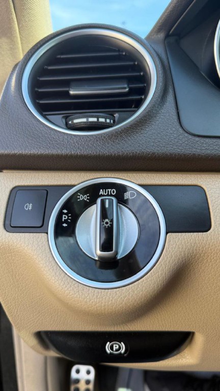 2012 Mercedes-Benz C-Class Image 16