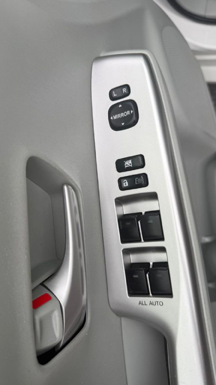 2012 Toyota Prius Image 10