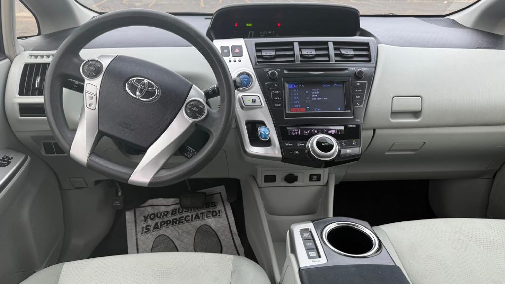 2012 Toyota Prius Image 11