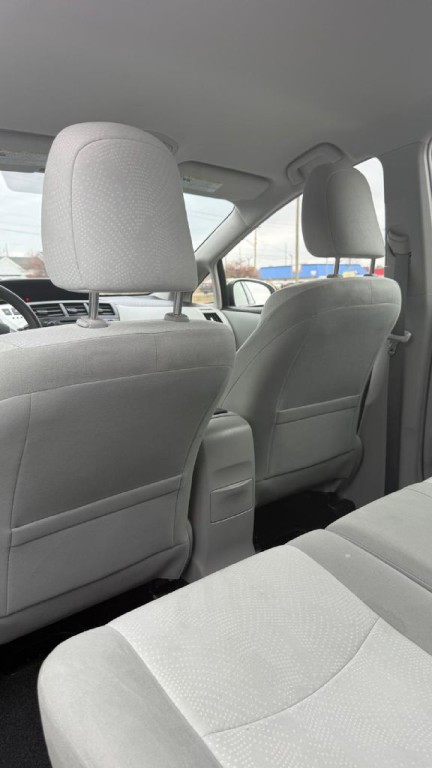 2012 Toyota Prius Image 12