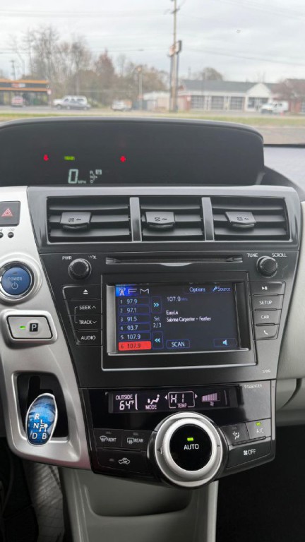 2012 Toyota Prius Image 23