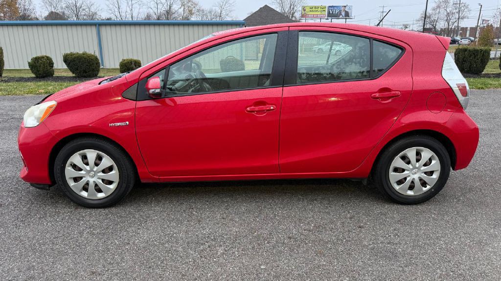 2013 Toyota Prius Image 2