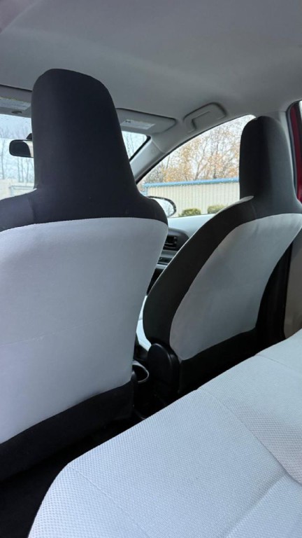 2013 Toyota Prius Image 13